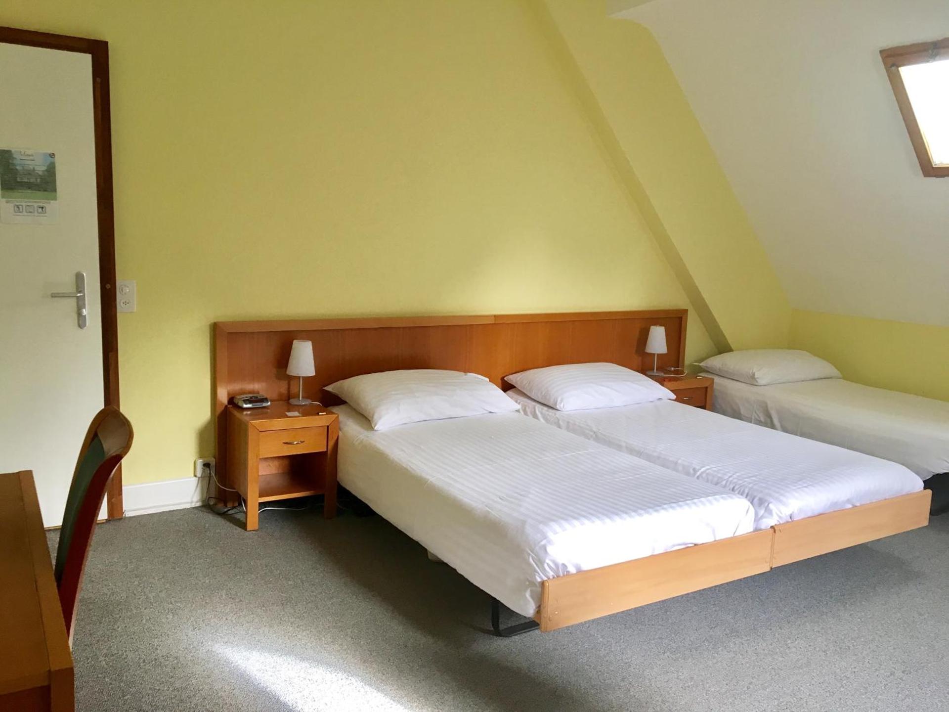 Triple Room with Shared Bathroom and Park View