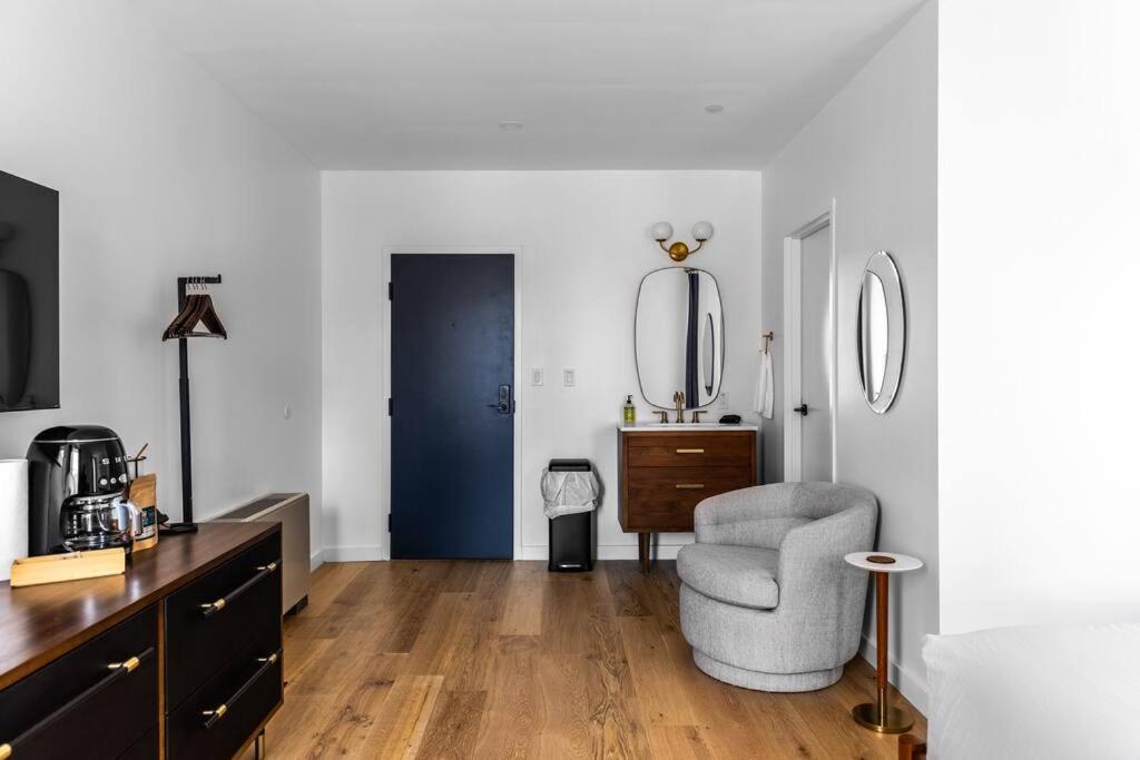 Historic Hotel, Heart of Bangor, Fiber Wi-Fi, Roku TV, Room # 206