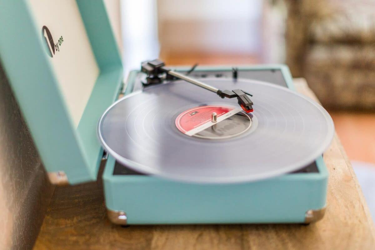 The Ray - 2nd Floor Historic Condo- Minutes Walk to Downtown