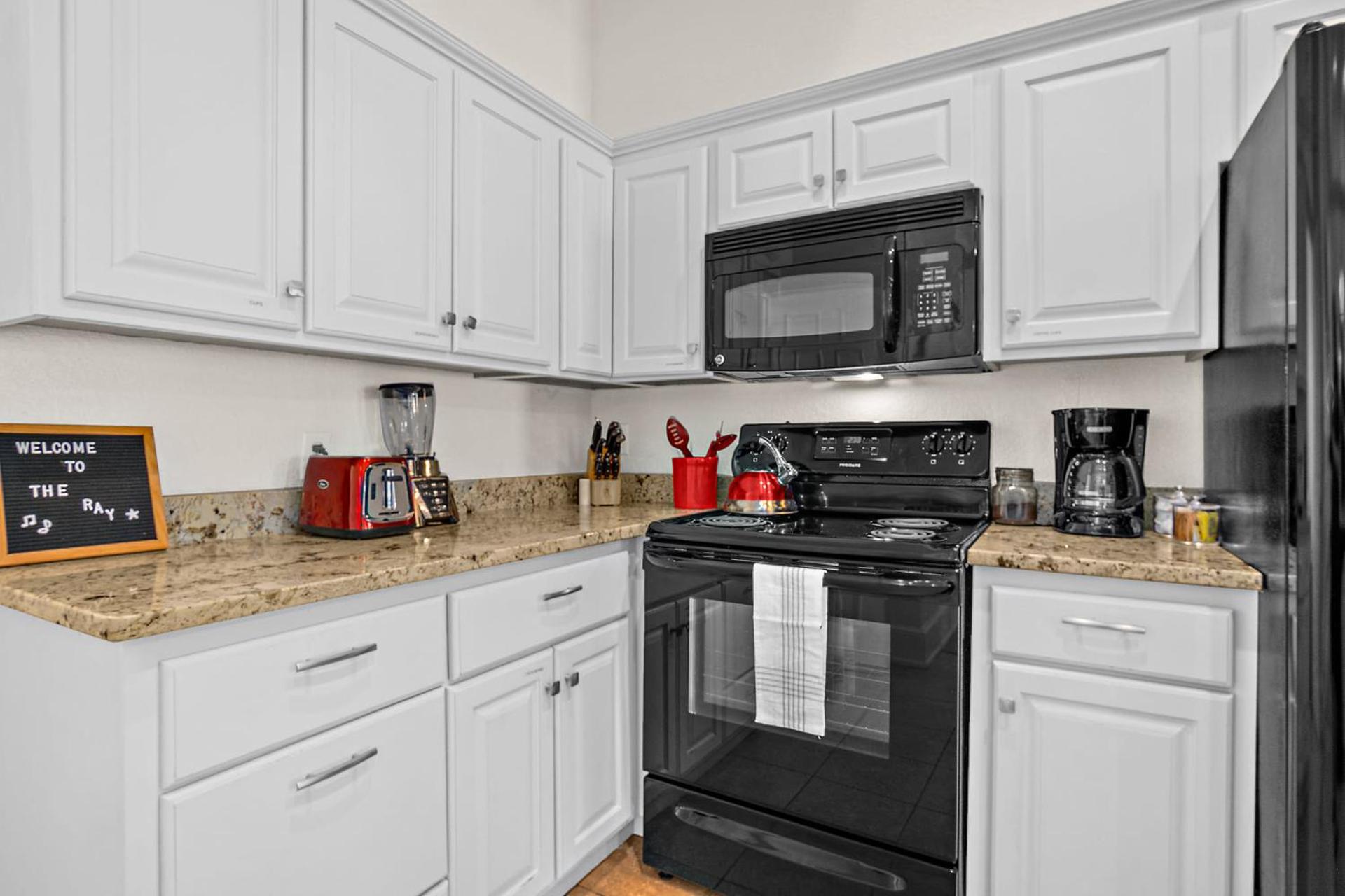 The Ray - 2nd Floor Historic Condo- Minutes Walk to Downtown