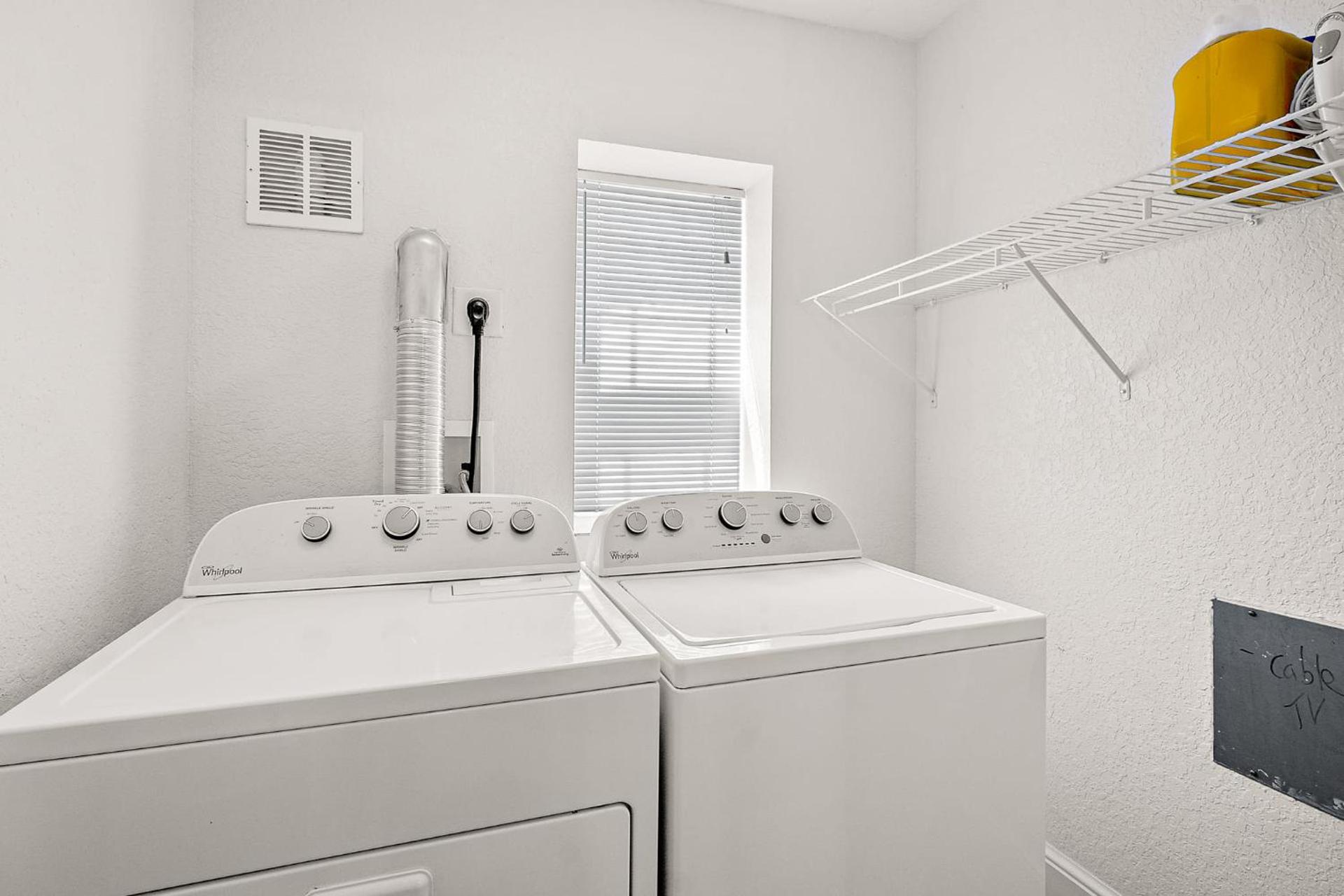 The Ray - 2nd Floor Historic Condo- Minutes Walk to Downtown