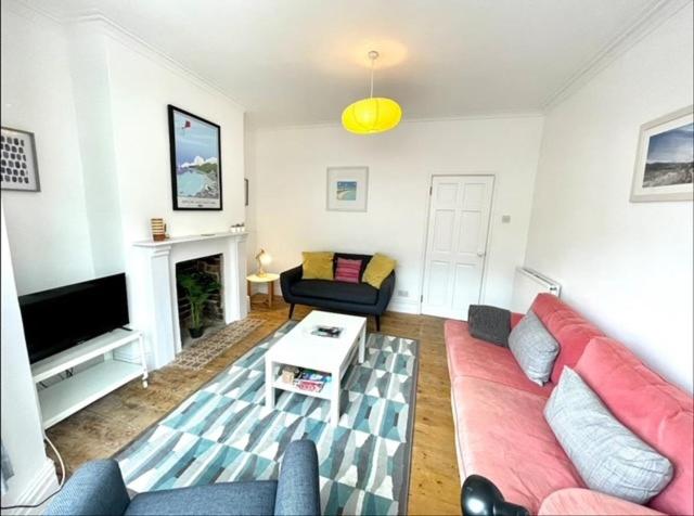 *Family Home in Mumbles. Close to the Beach*