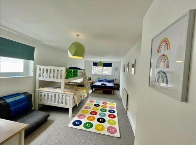 *Family Home in Mumbles. Close to the Beach*