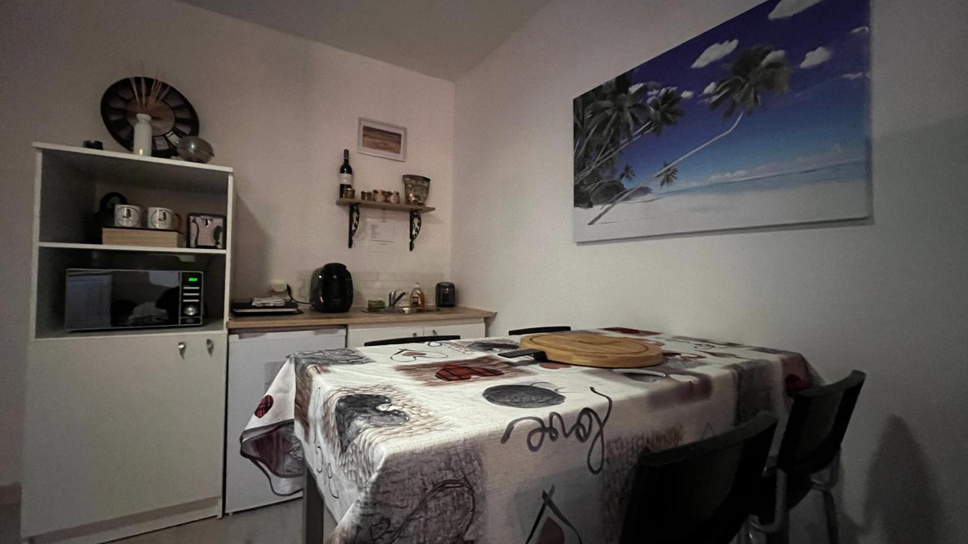 AUX PORTES DE LA CAMARGUE STUDIO BALNEO PISCINE