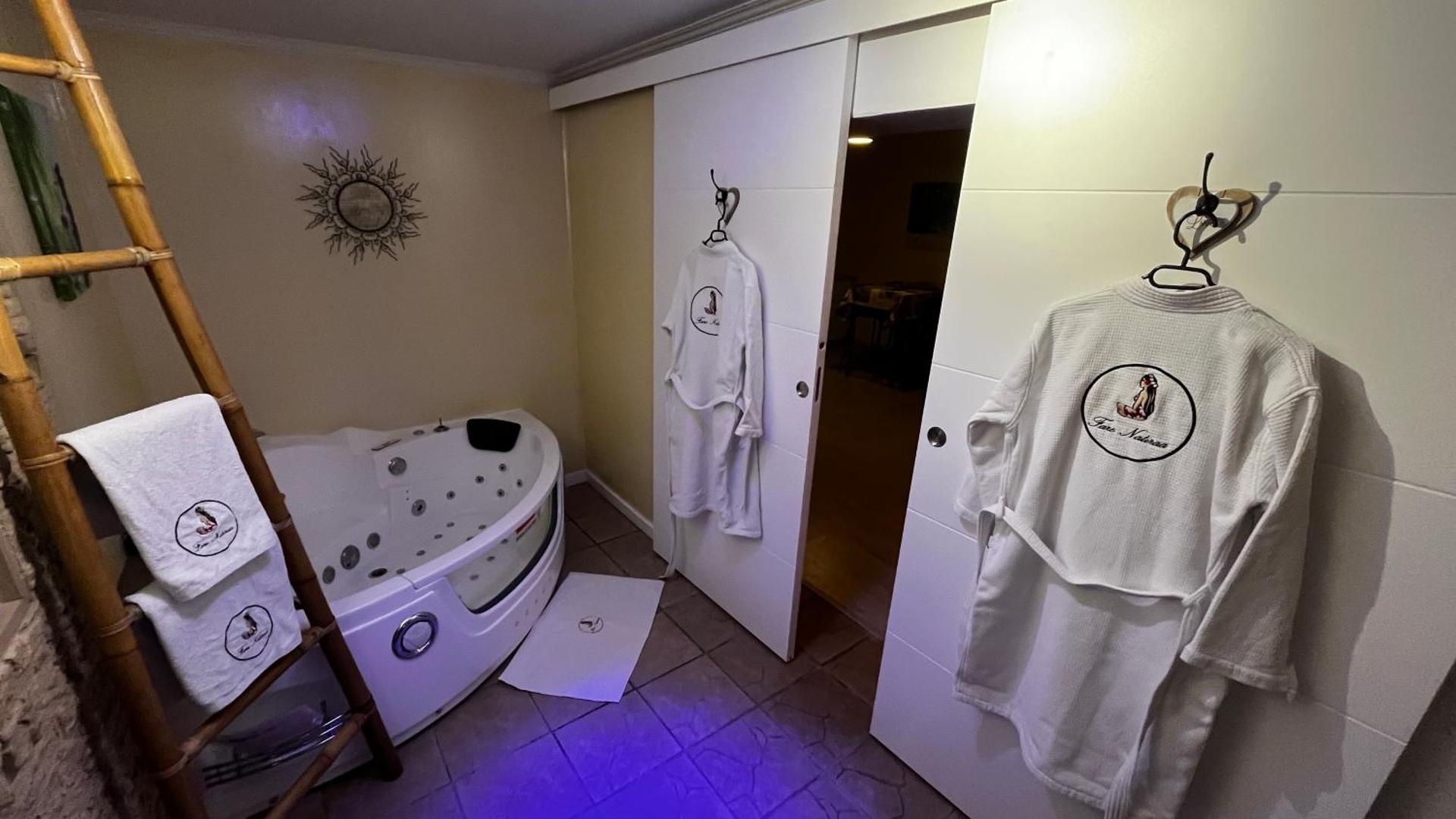 AUX PORTES DE LA CAMARGUE STUDIO BALNEO PISCINE