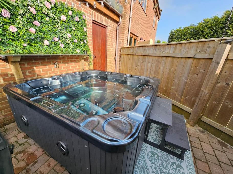 The Chase, Luxury Hot Tub Retreat, Pets Welcomed