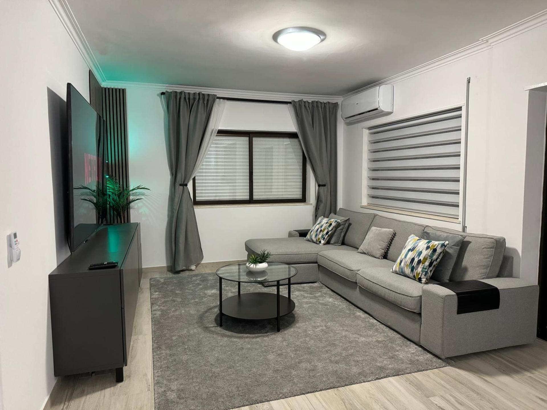 Princess Retreat Beautiful Modern Aprt 2 min walk from Quarteira Beach