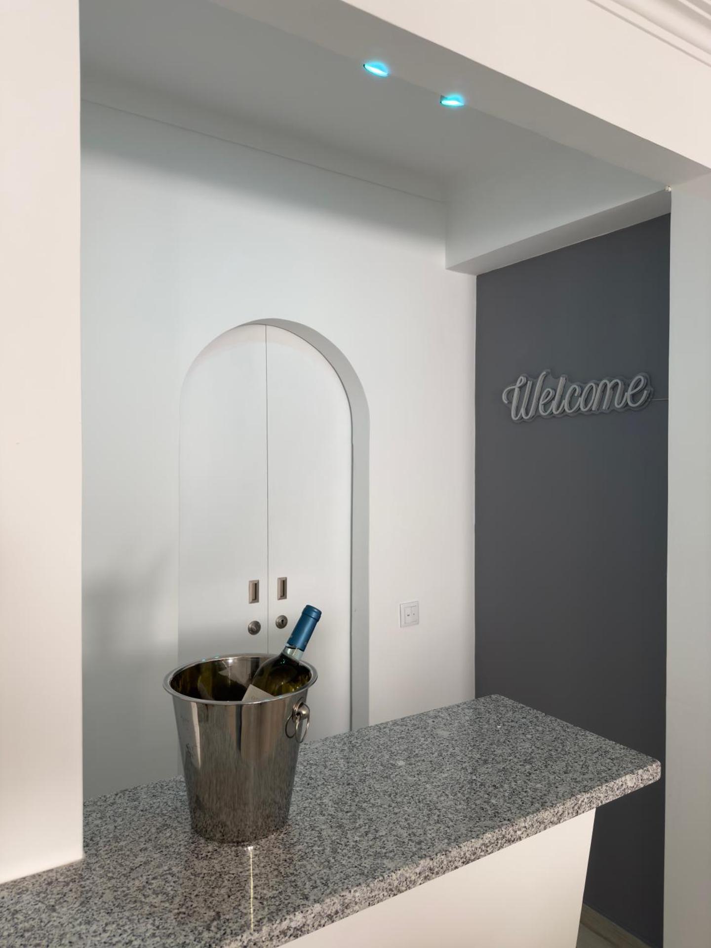 Princess Retreat Beautiful Modern Aprt 2 min walk from Quarteira Beach