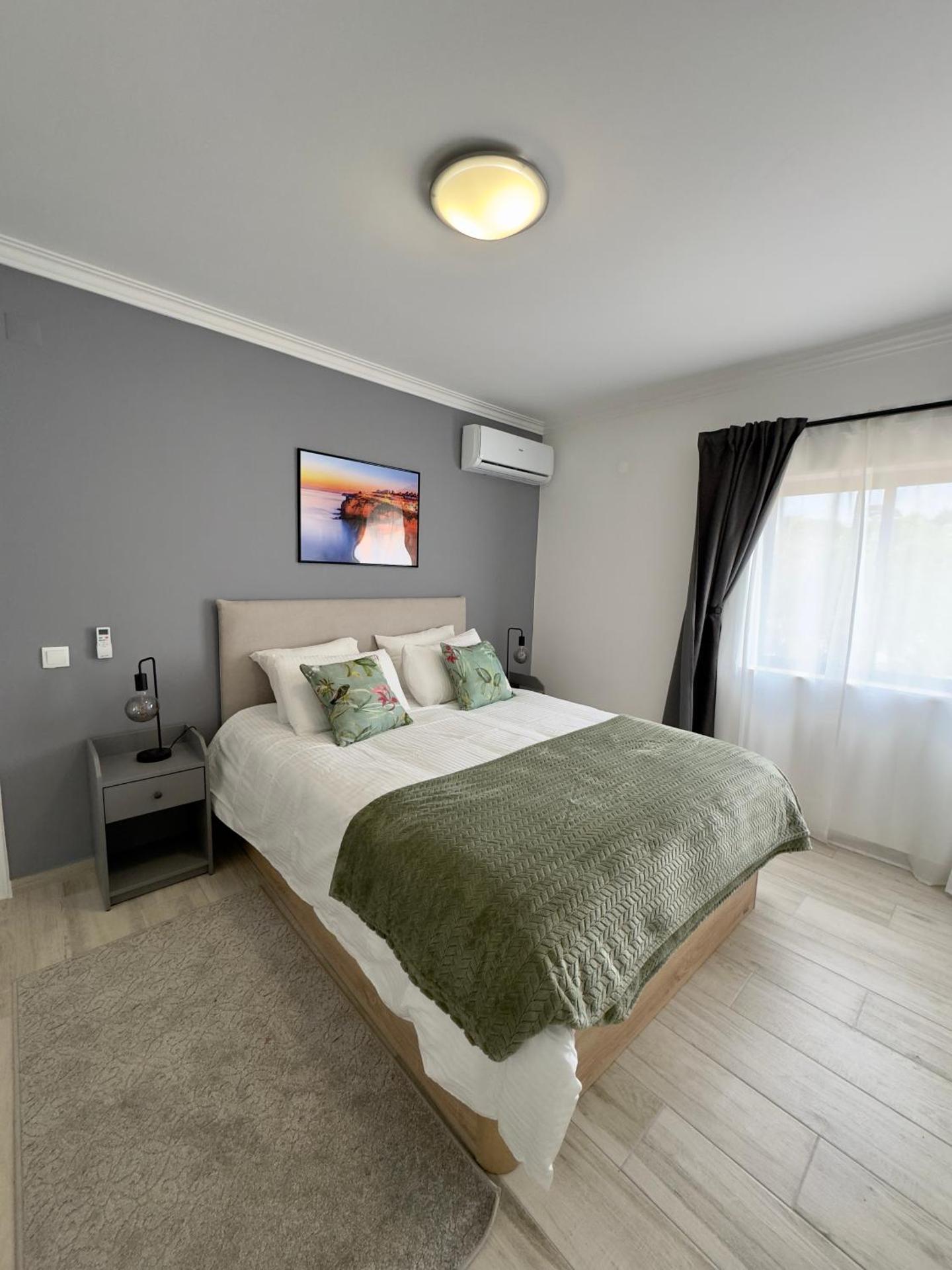 Princess Retreat Beautiful Modern Aprt 2 min walk from Quarteira Beach