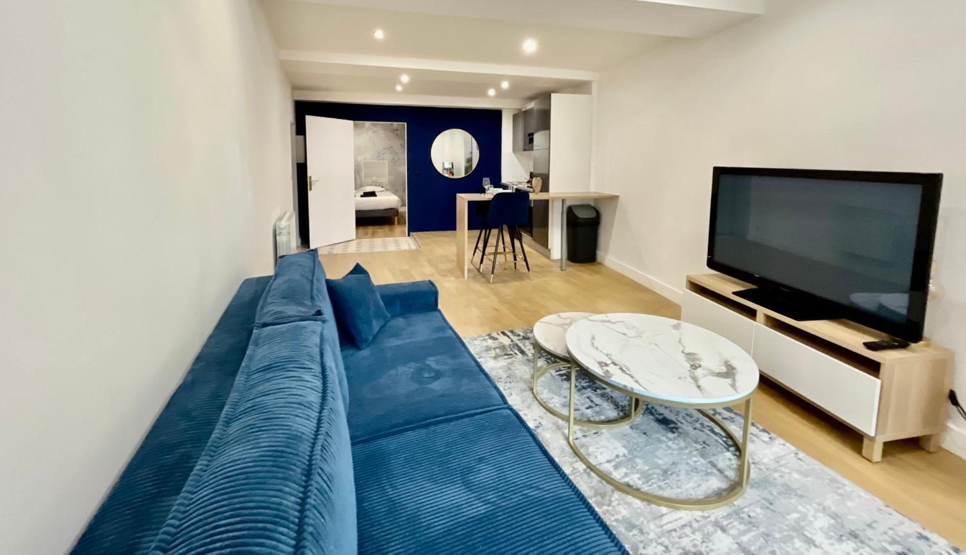 Communal lounge/ TV room