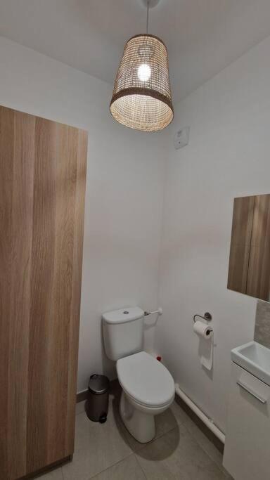 Chic & Spacious 3-Bedroom with balcony