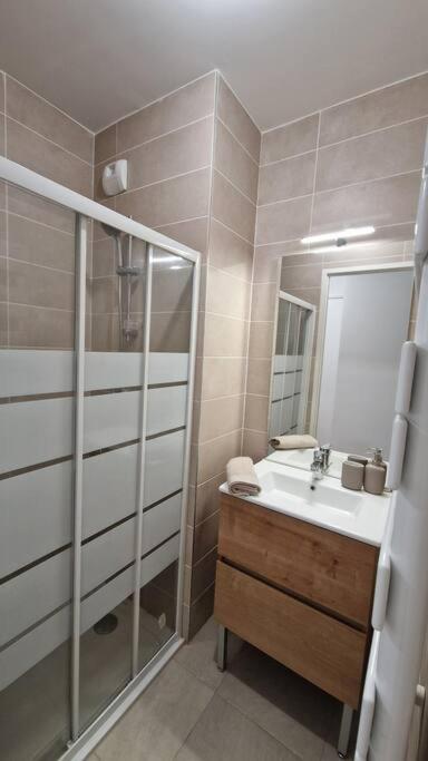 Chic & Spacious 3-Bedroom with balcony