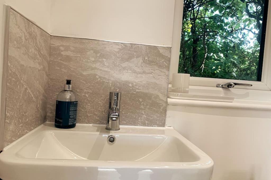 Cosy Countryside Cottage in an Area of Outstanding Natural Beauty