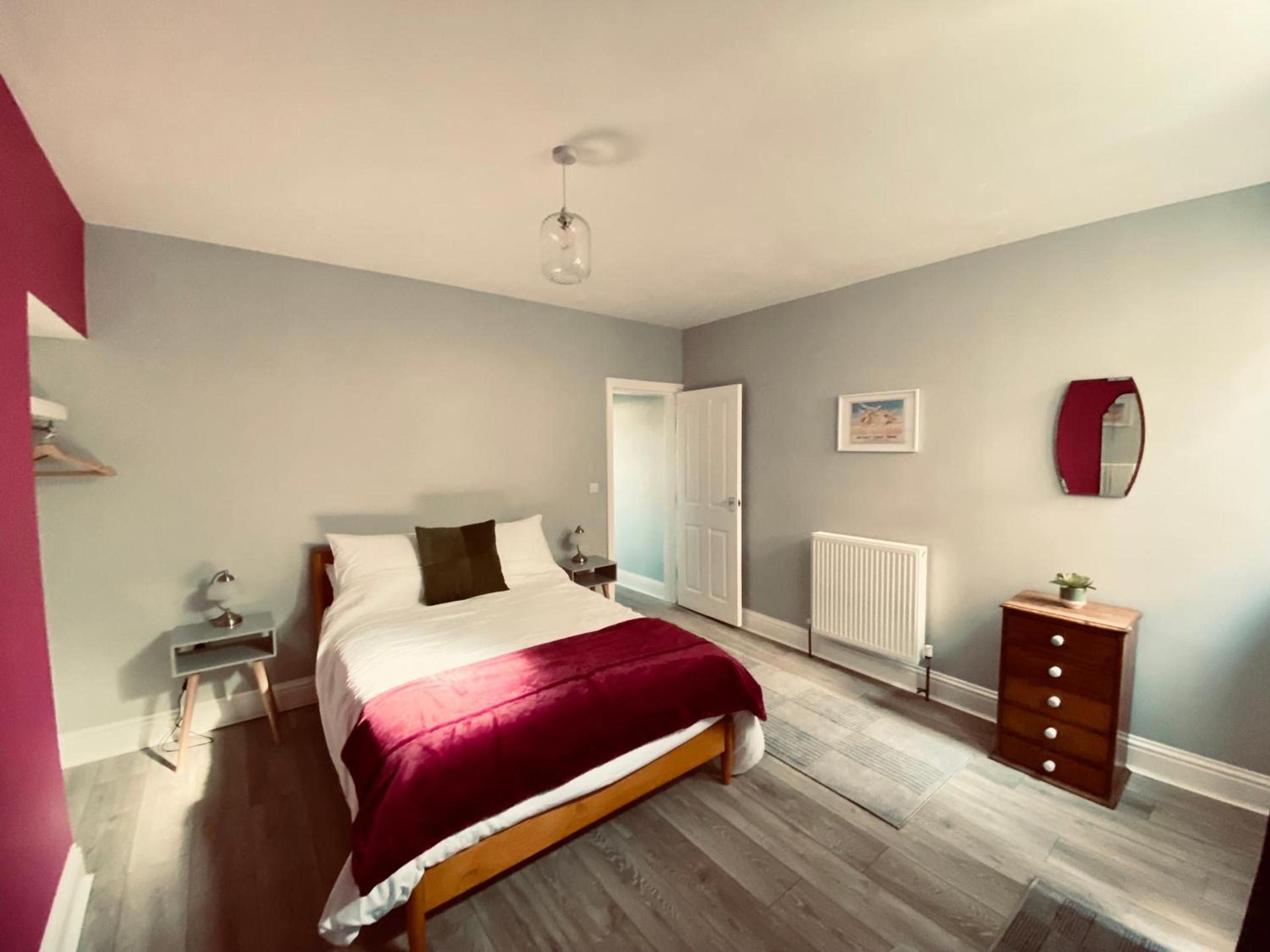 Tideway Apartment with Private Parking Space