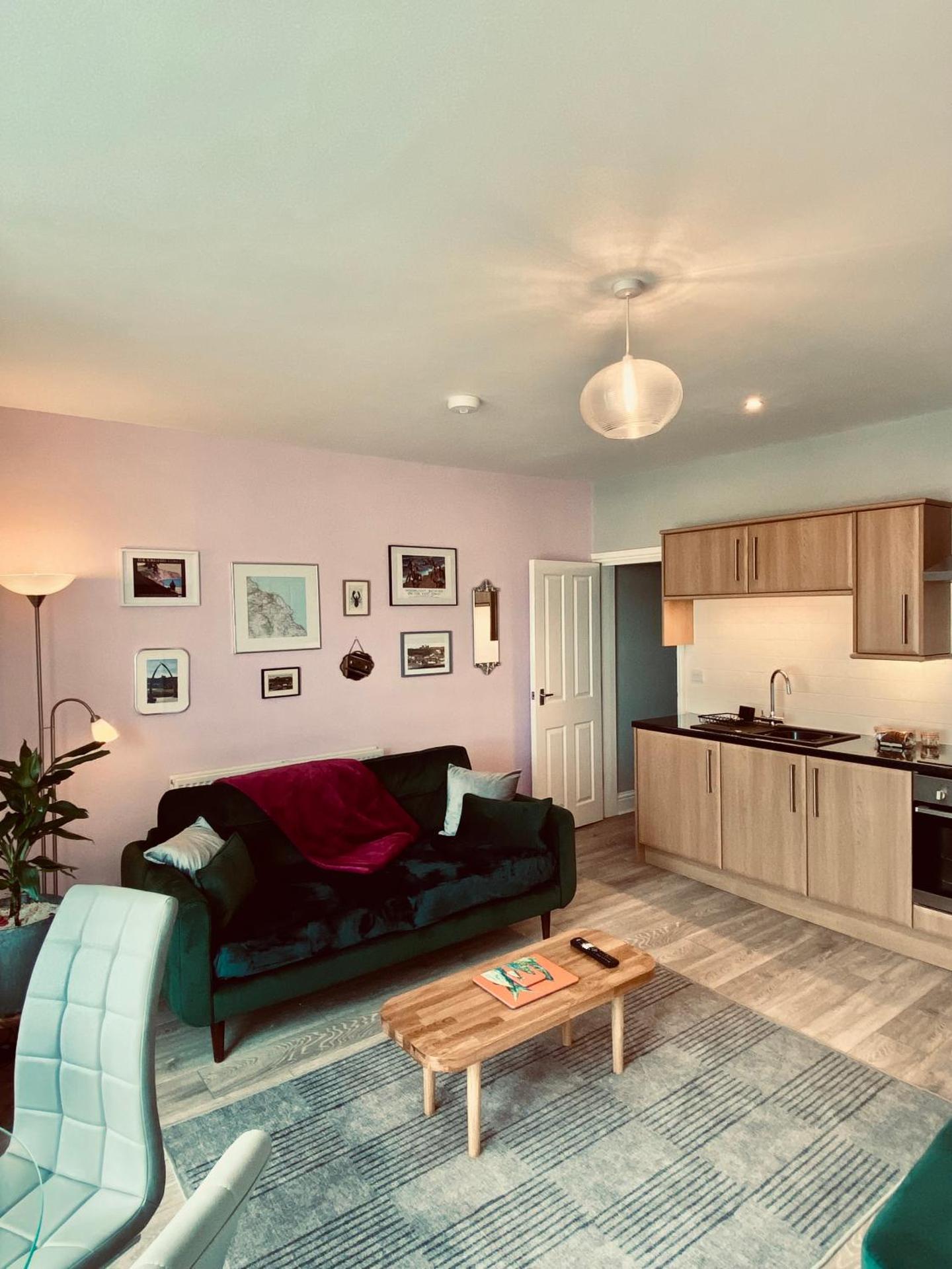 Tideway Apartment with Private Parking Space