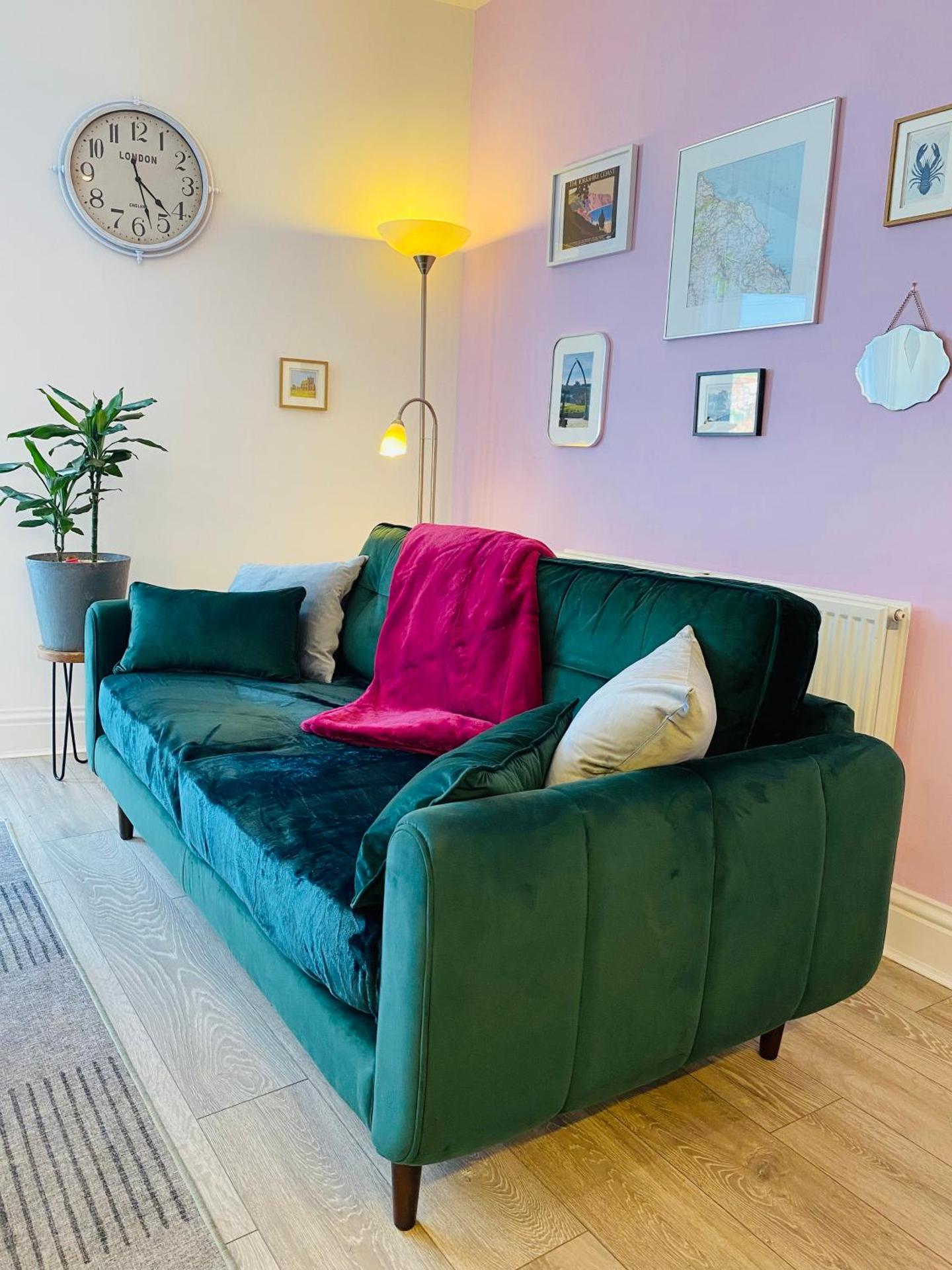 Tideway Apartment with Private Parking Space