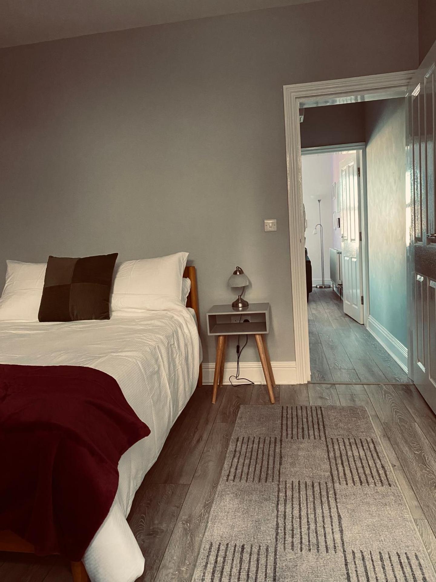 Tideway Apartment with Private Parking Space