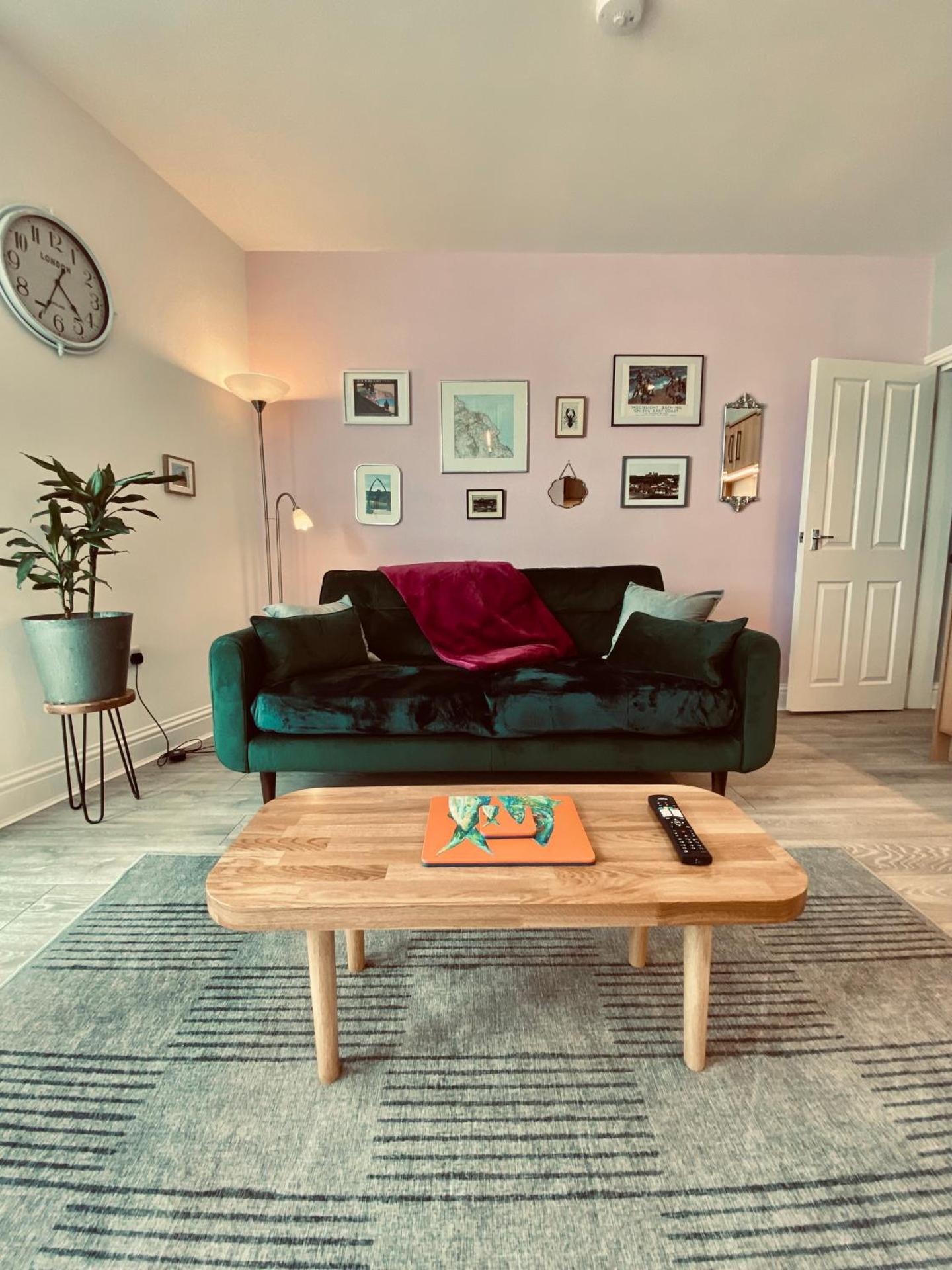 Tideway Apartment with Private Parking Space