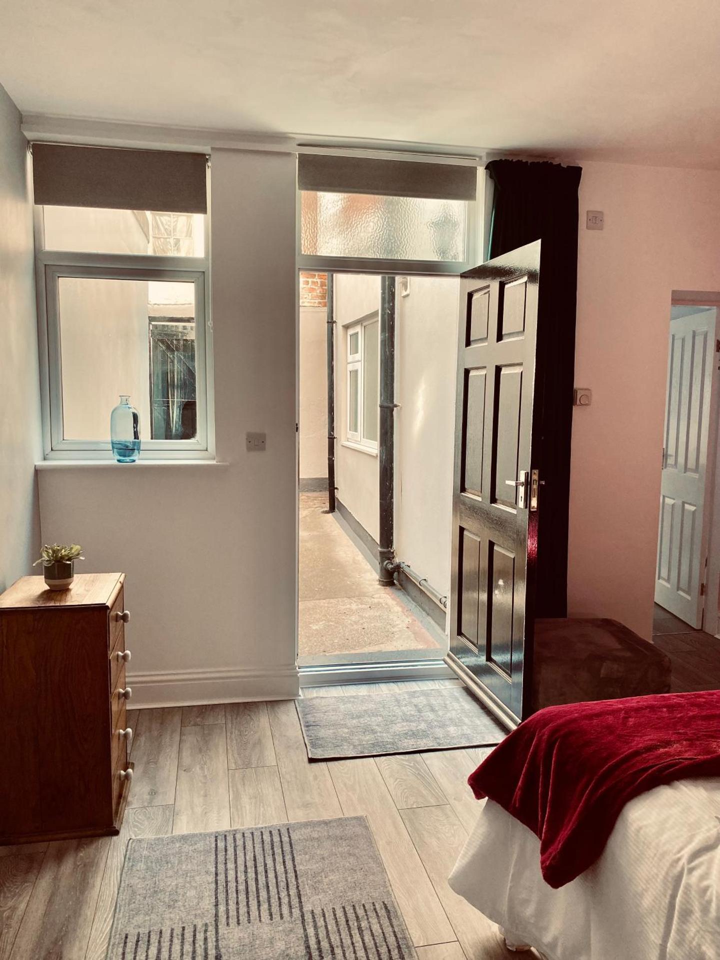 Tideway Apartment with Private Parking Space