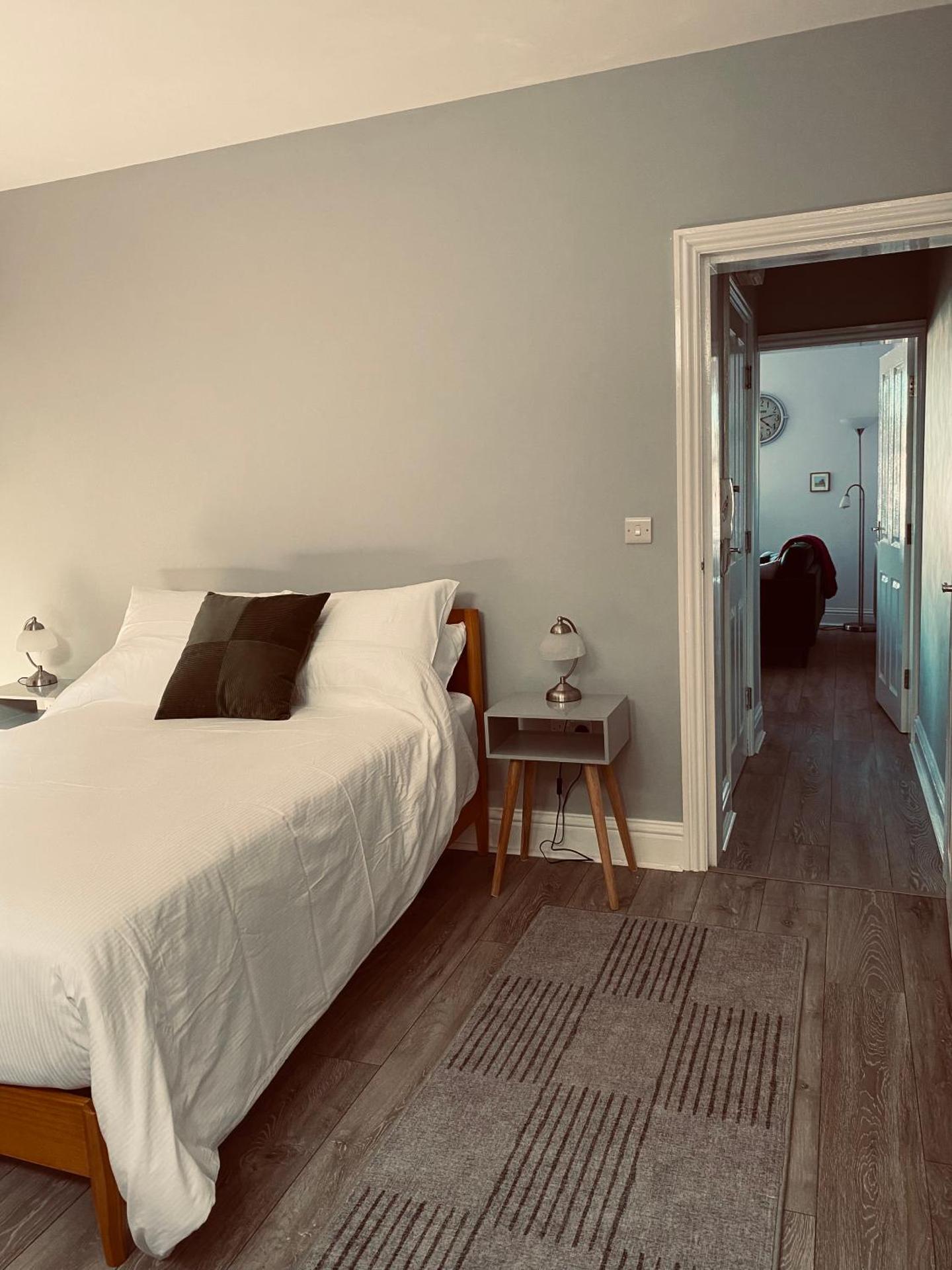 Tideway Apartment with Private Parking Space