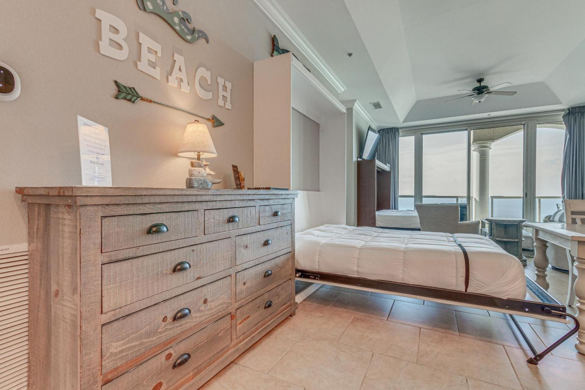 Pensacola Beach Penthouse with View and Pool Access!