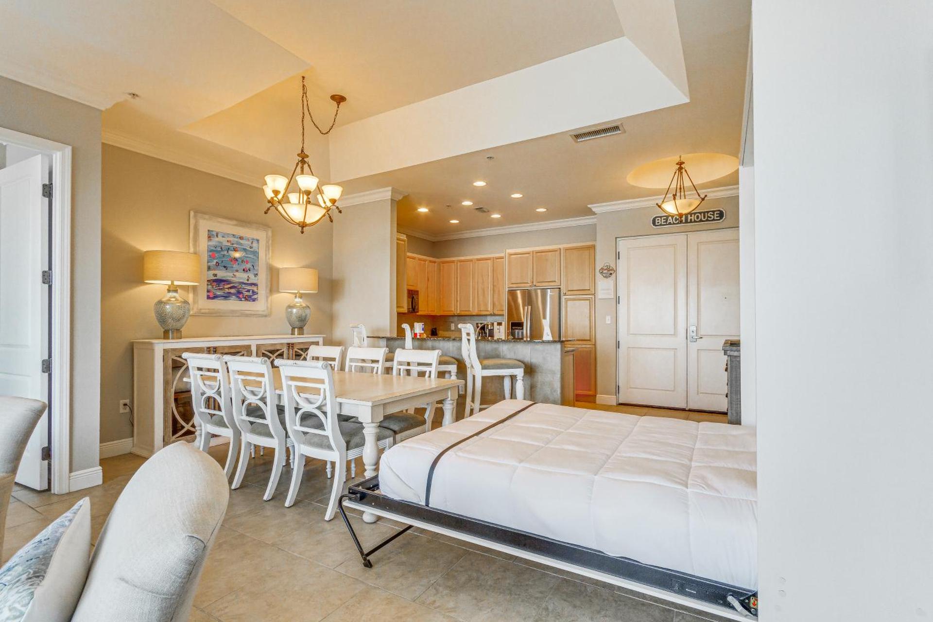 Pensacola Beach Penthouse with View and Pool Access!