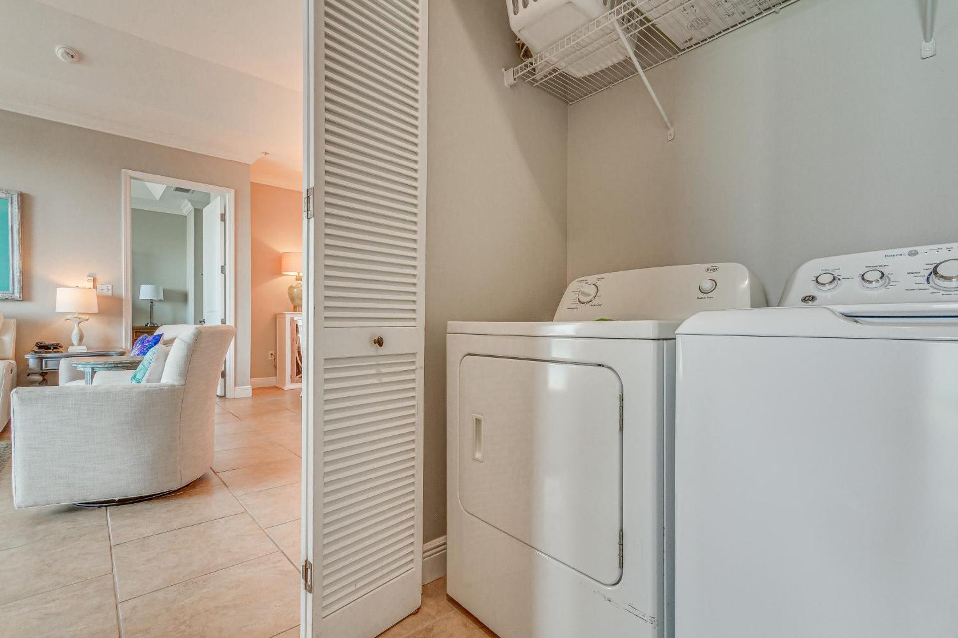 Pensacola Beach Penthouse with View and Pool Access!