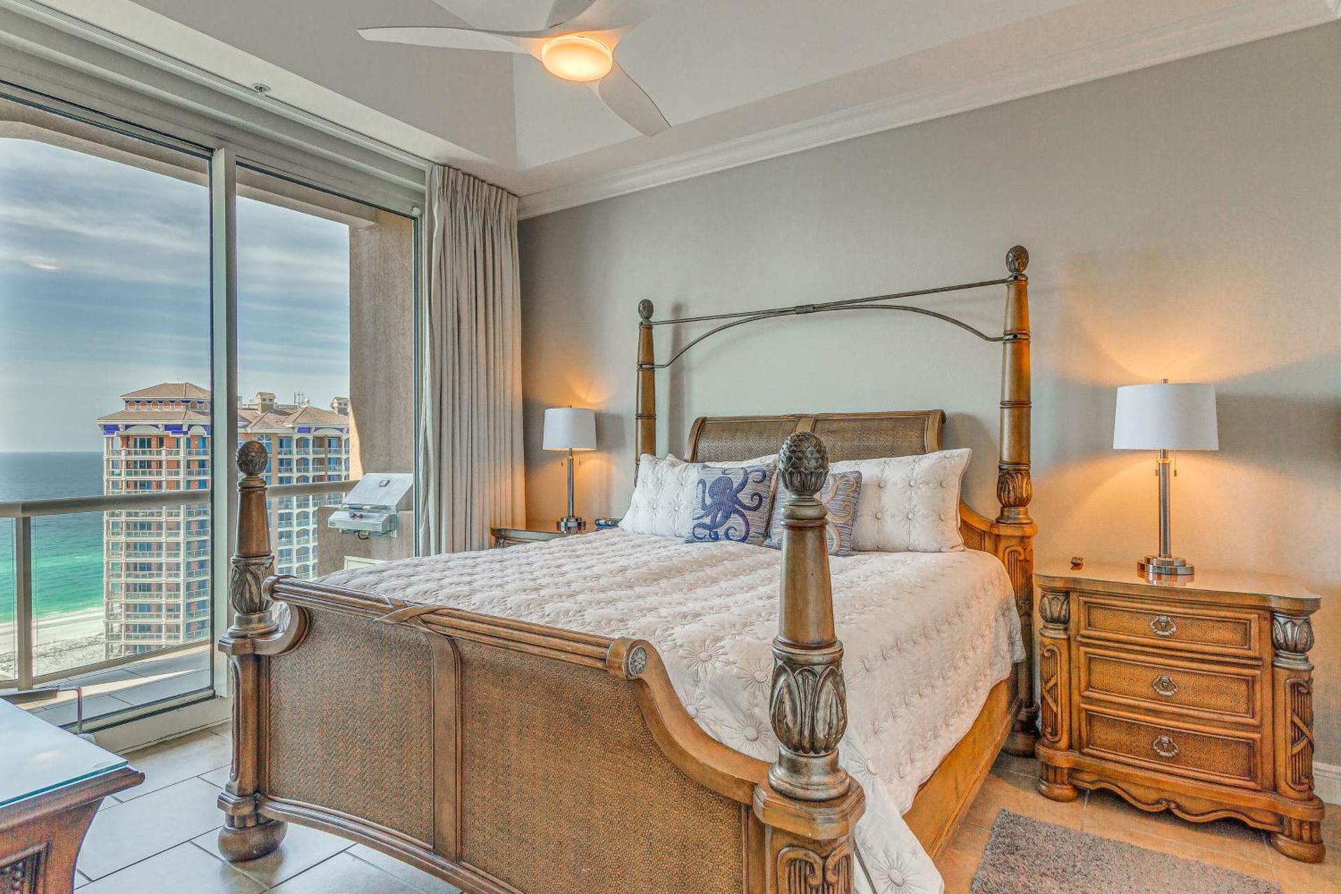 Pensacola Beach Penthouse with View and Pool Access!