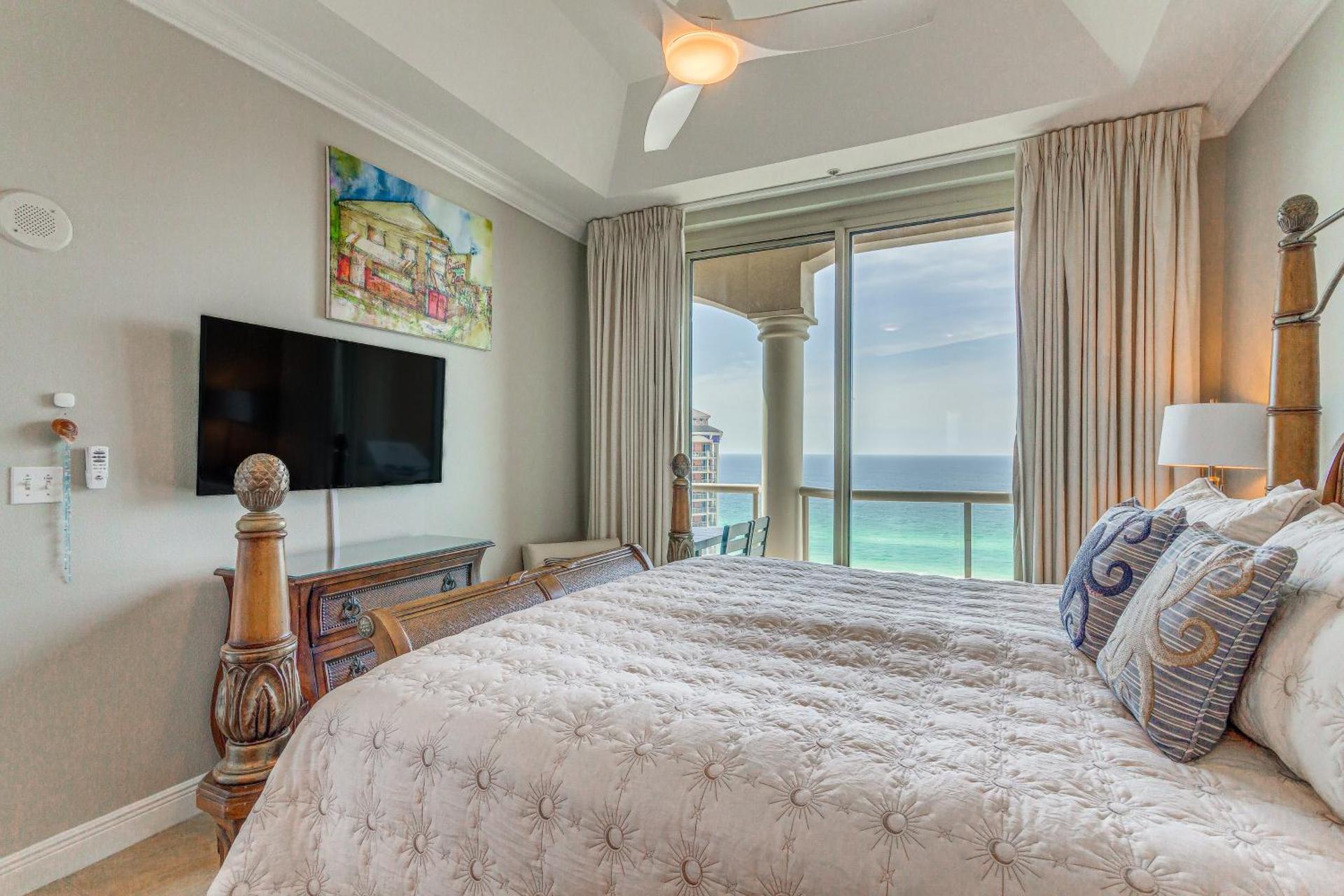 Pensacola Beach Penthouse with View and Pool Access!