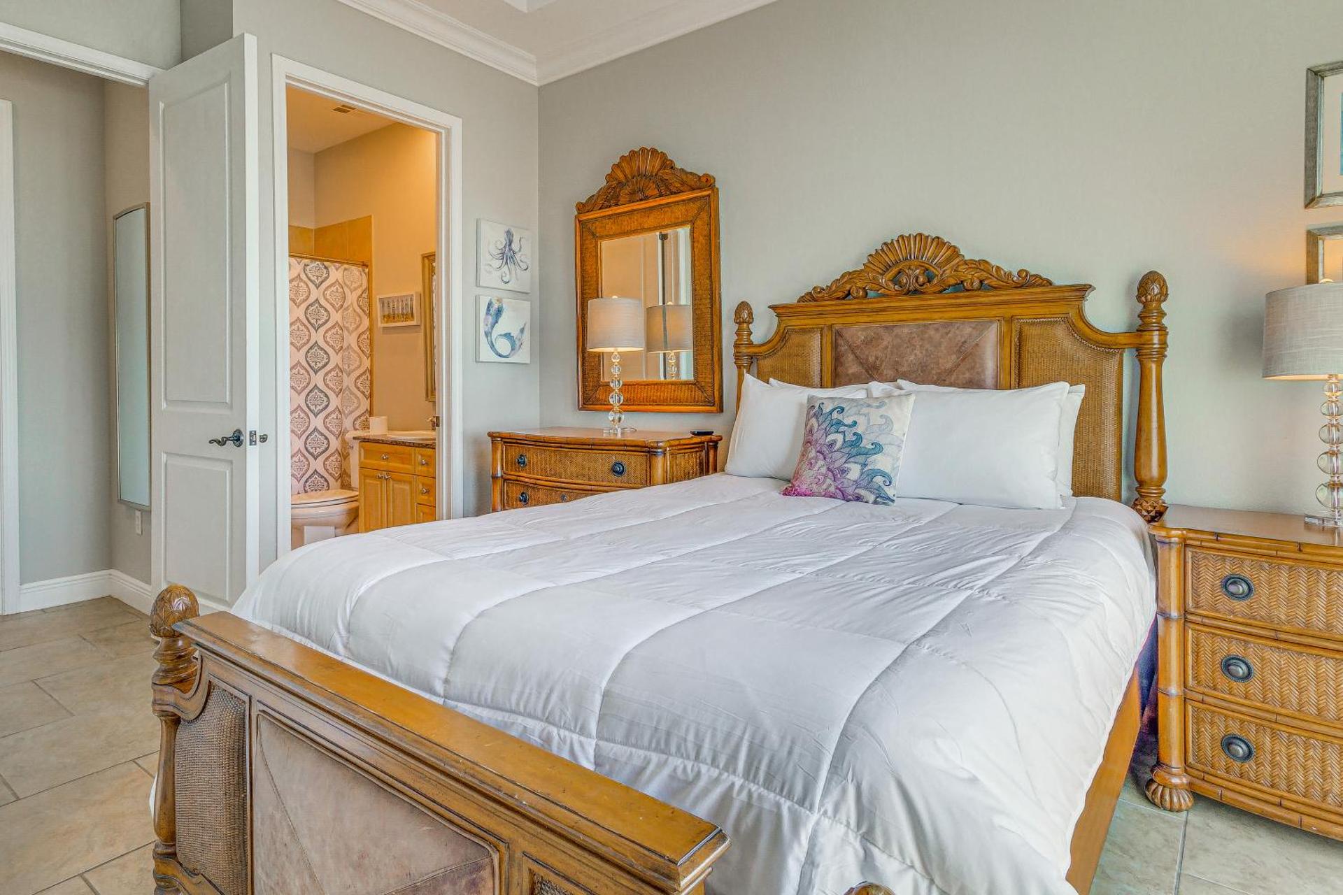 Pensacola Beach Penthouse with View and Pool Access!