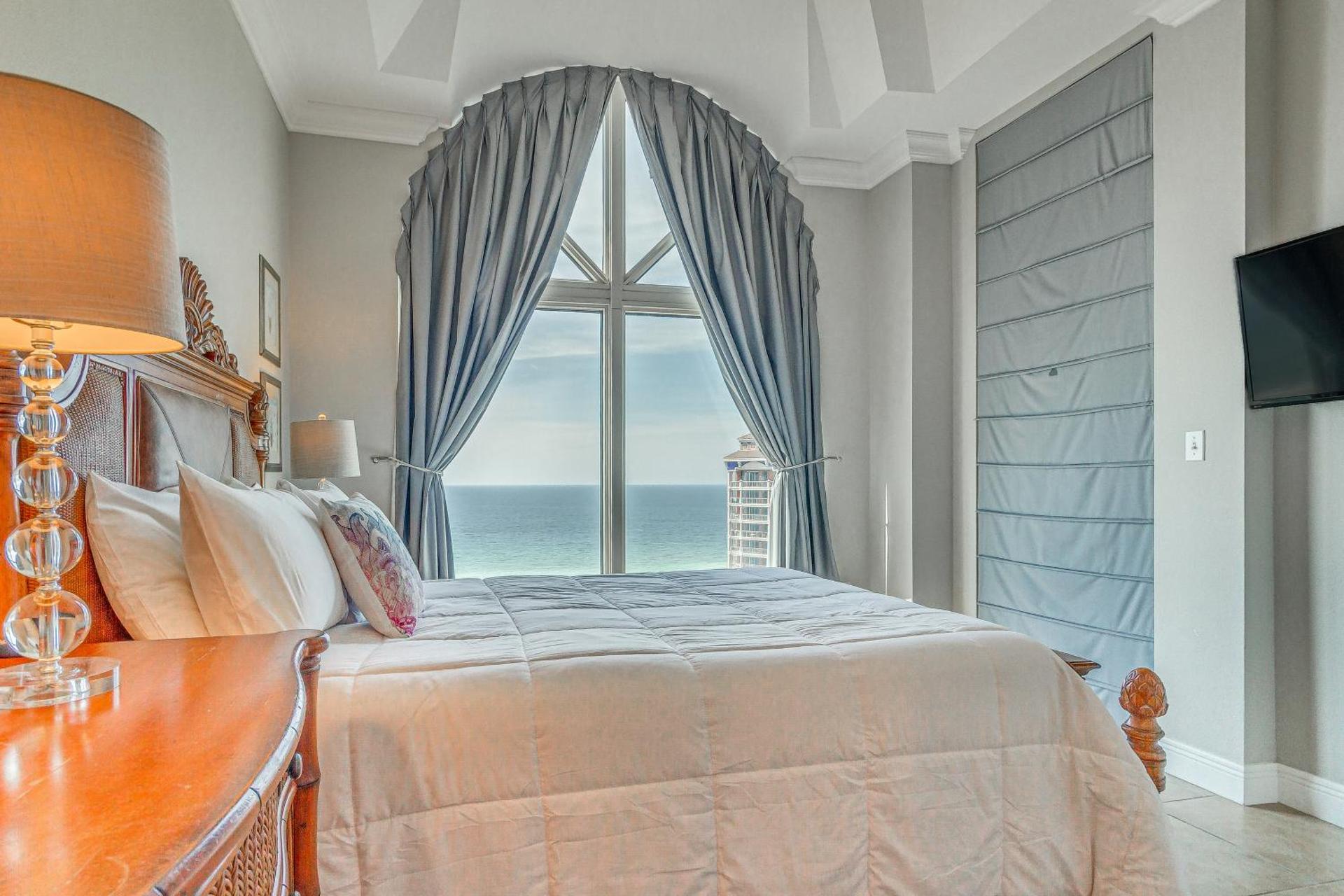 Pensacola Beach Penthouse with View and Pool Access!