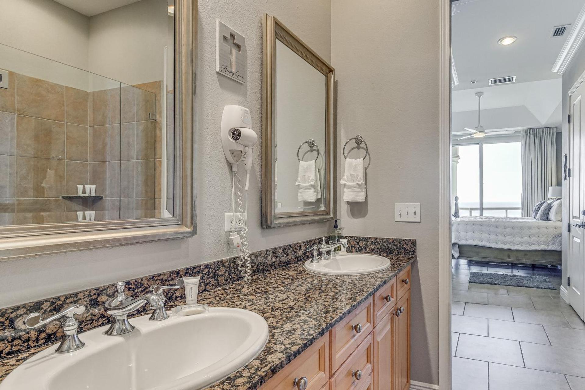 Pensacola Beach Penthouse with View and Pool Access!