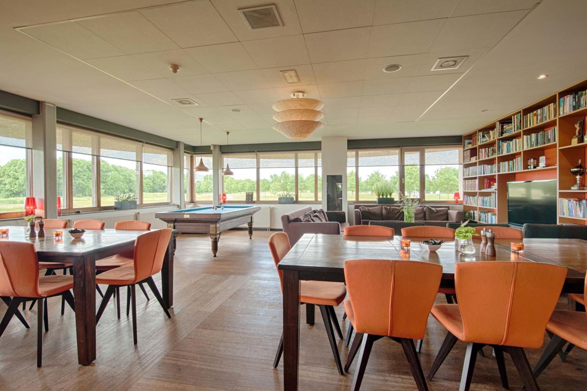 Communal lounge/ TV room