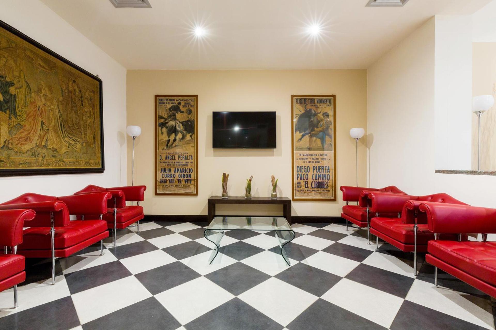 Communal lounge/ TV room