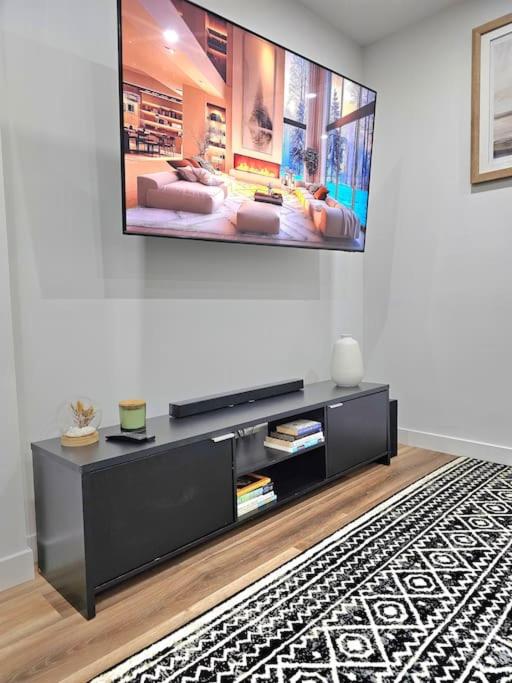 Cozy 2 bedrooms and 1 bath for 4 guests!