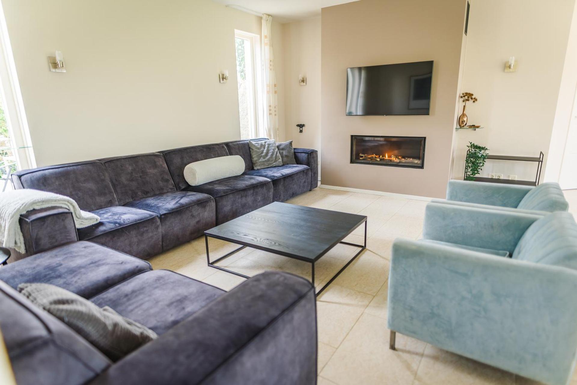 Newly renovated luxurious Villa / hottub / sauna / 7 bedrooms