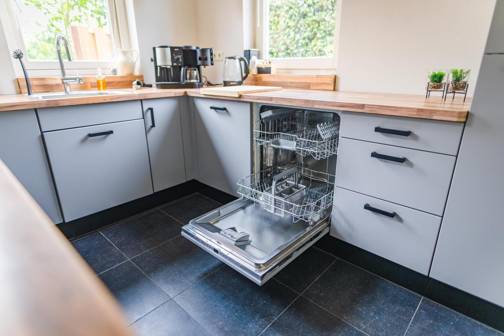 Newly renovated luxurious Villa / hottub / sauna / 7 bedrooms