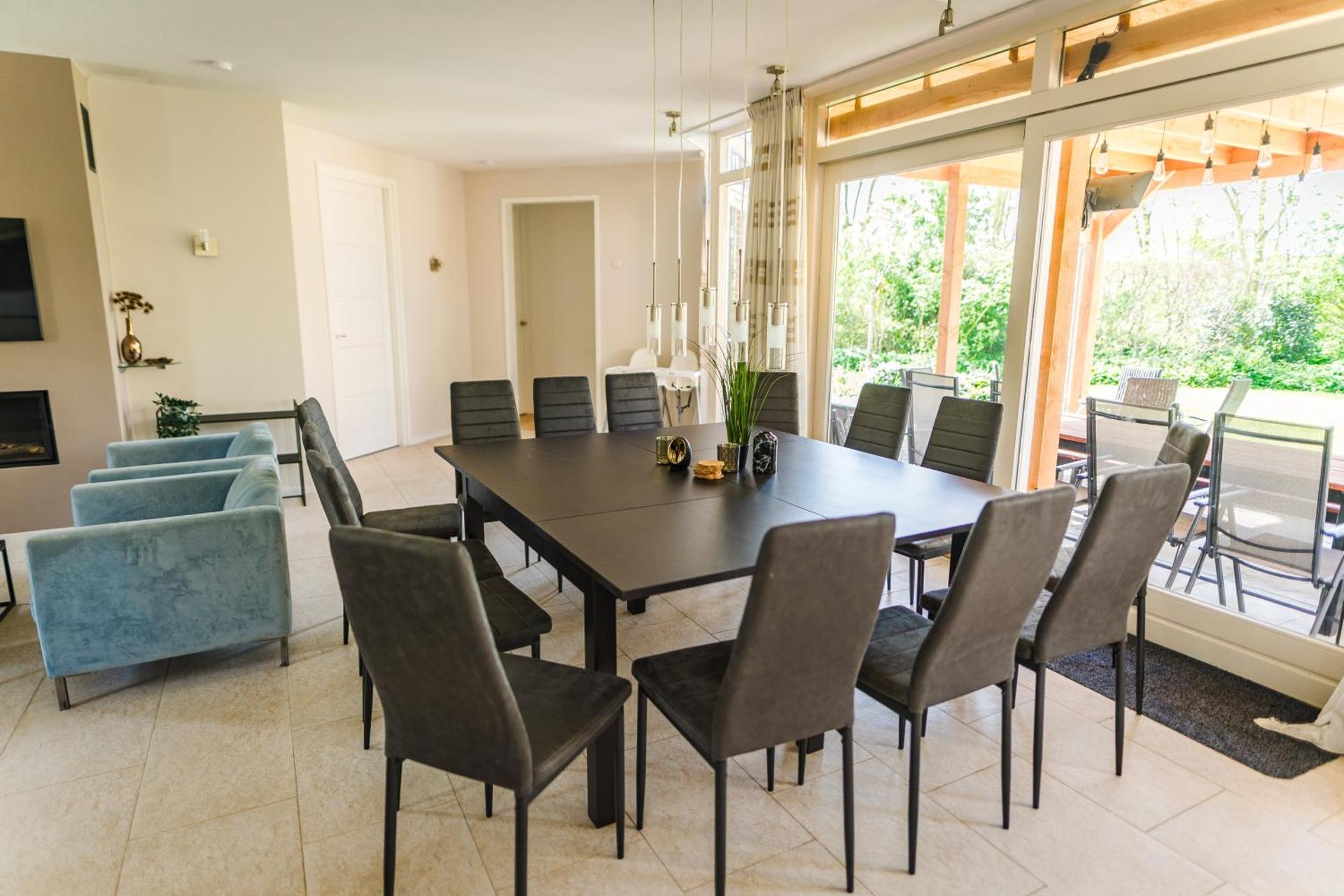 Newly renovated luxurious Villa / hottub / sauna / 7 bedrooms