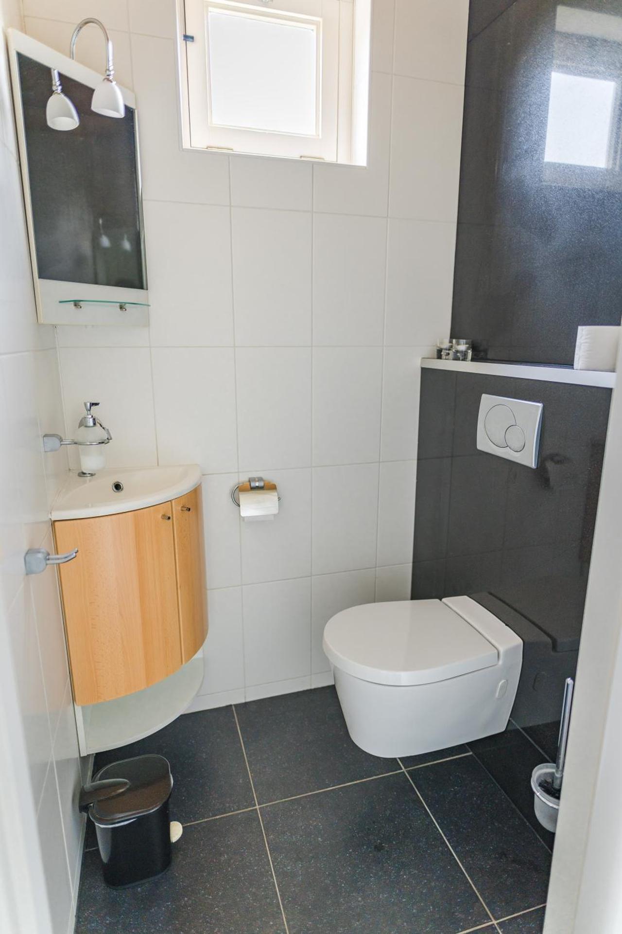 Newly renovated luxurious Villa / hottub / sauna / 7 bedrooms