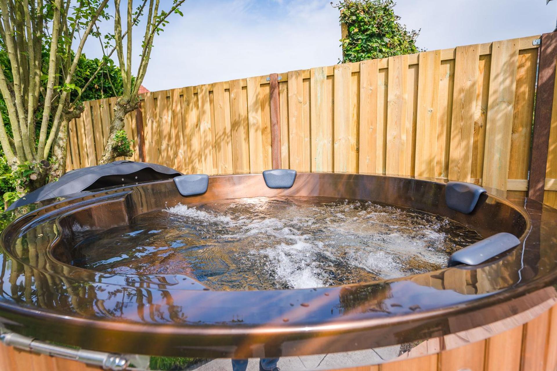 Newly renovated luxurious Villa / hottub / sauna / 7 bedrooms