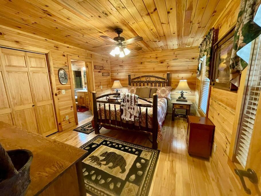 Cabin 2 bed close to Helen hot tub #15