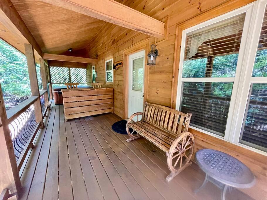 Cabin 2 bed close to Helen hot tub #15