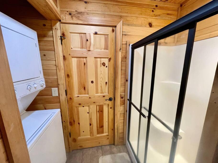 2 bed Cabin HOT TUB close to Helen #16