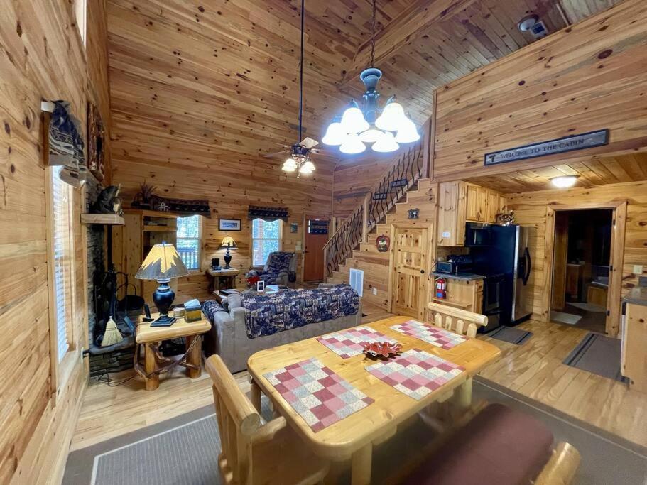 2 bed Cabin HOT TUB close to Helen #16