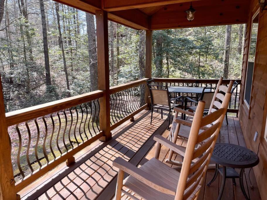 2 bed Cabin HOT TUB close to Helen #16