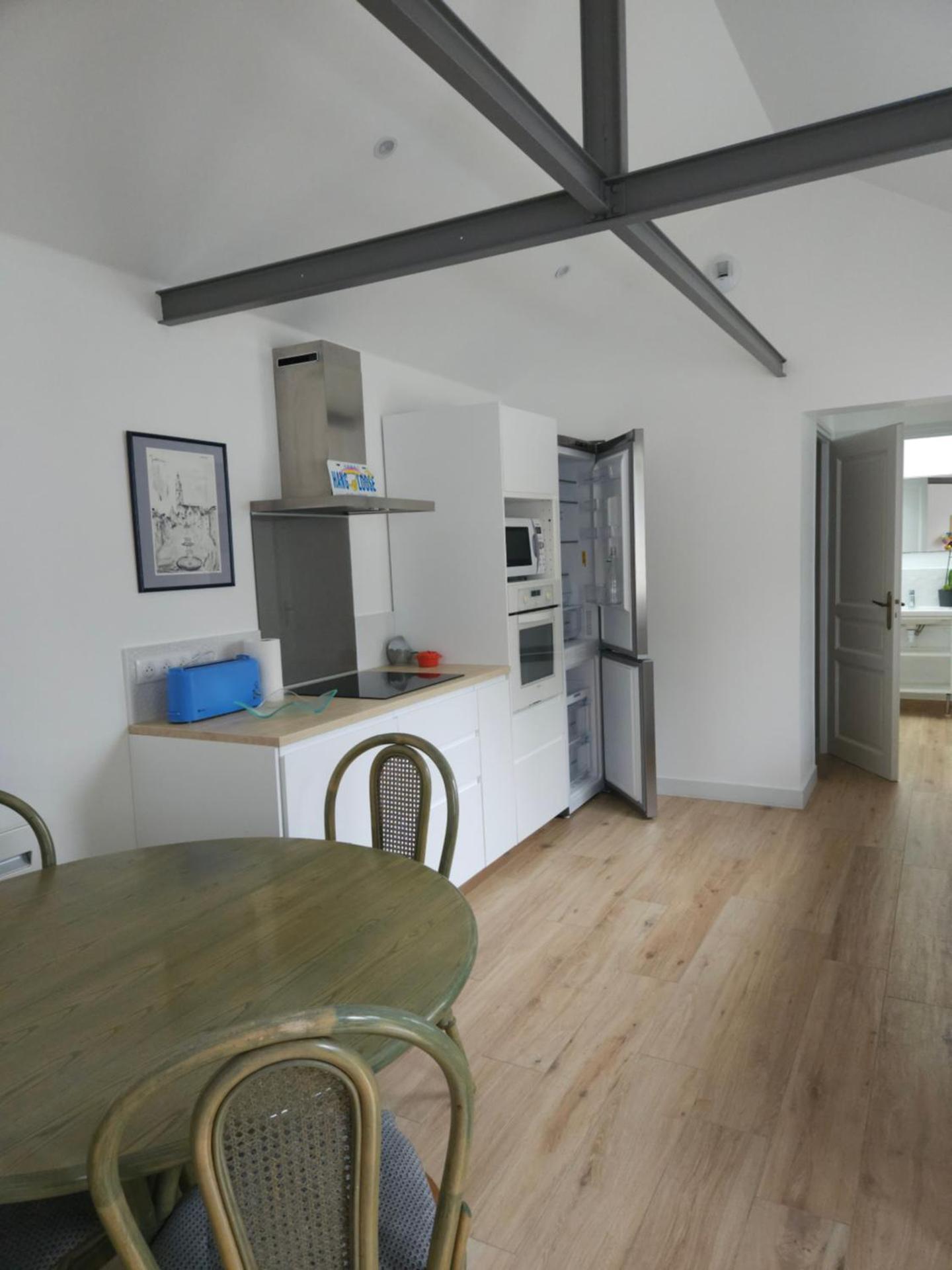 Deux maisons reunis par le jardin et sa cabine de plage, à 8min à pieds des plages et de l'océan