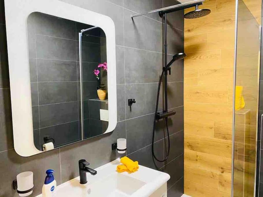 CLABINA - Studio lumineux et calme