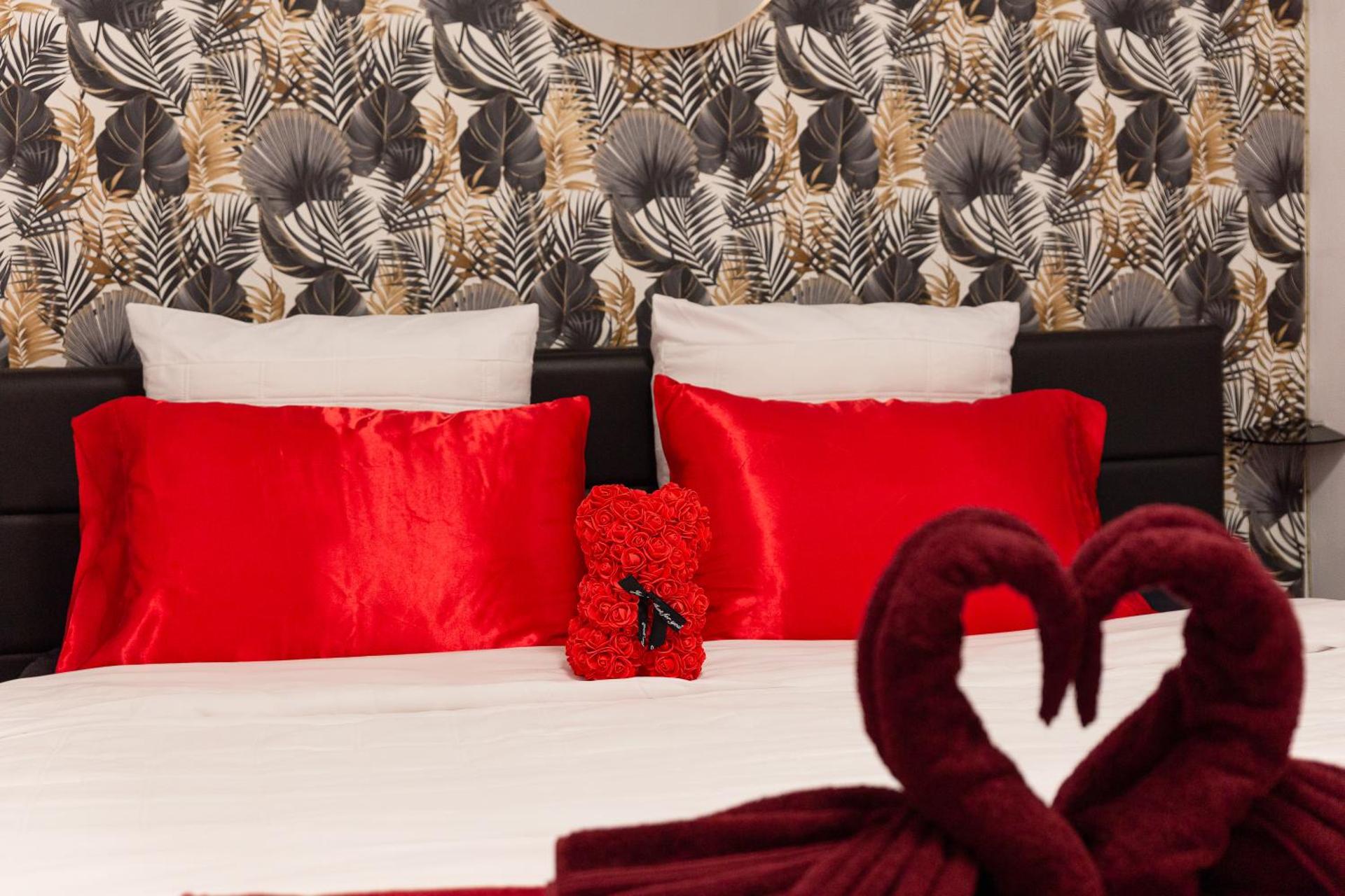 La belle Hirondelle - Love Room Jacuzzi