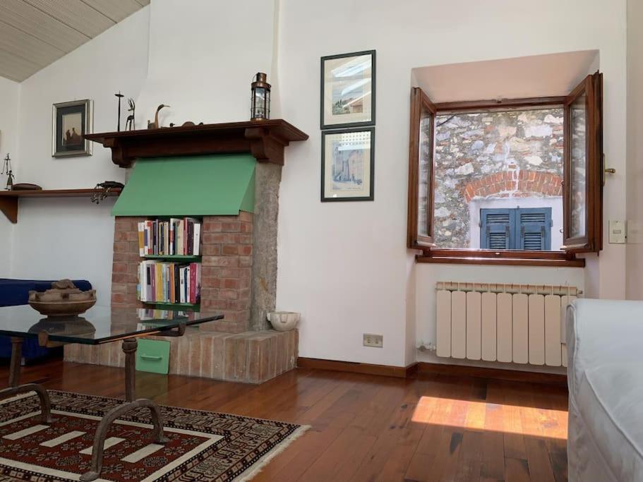 La Casa di Mezzo - The Middle House