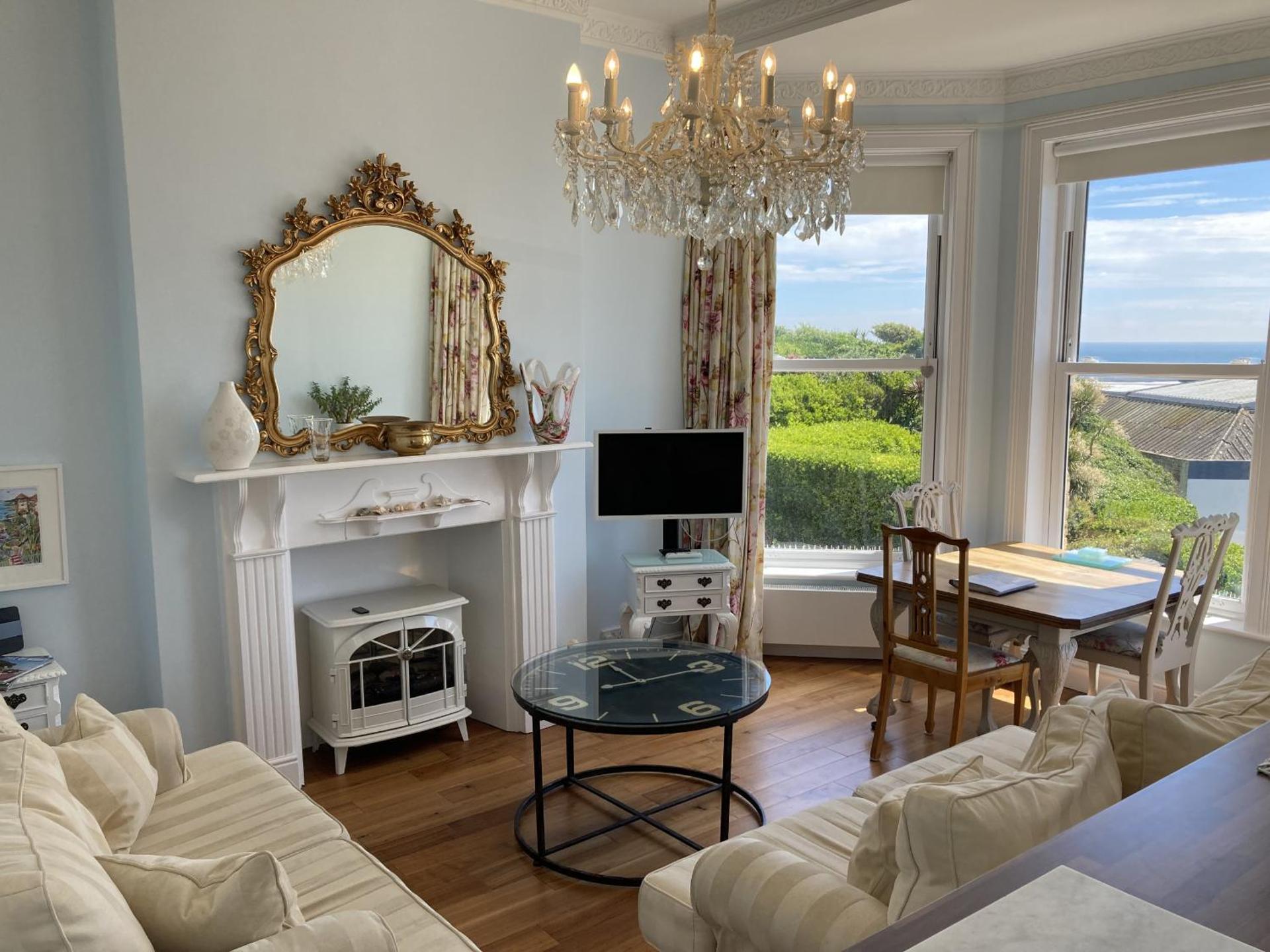 Communal lounge/ TV room